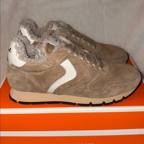 NWT VOILE BLANCHE JULIA Brown Pump Fur Suede
Sneakers - Picture 10 of 16